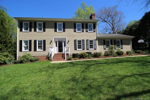 206 Knollwood Drive