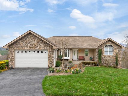 238 Circle Top Drive sold home in Mountain Valley, Hendersonville, NC