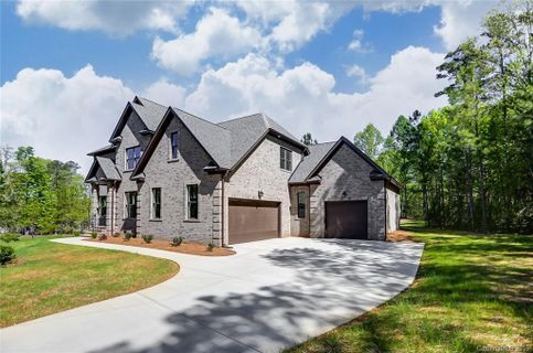 8024 Harpers Grove
