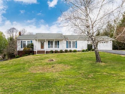 11 Countryside Drive sold home in Country Crossing, Hendersonville, NC