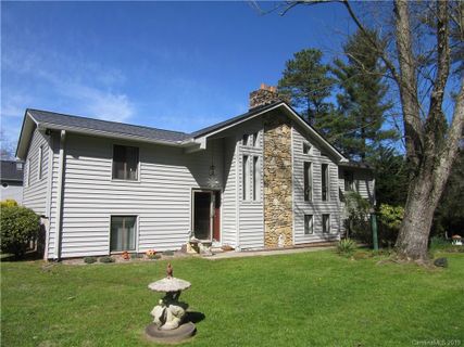 3228 Hickory Hill Road sold home in Hickory Hills, Hendersonville, NC
