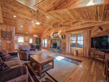 448 Little Creek Lane sold home in Hooter Hollow, Maggie Valley, NC