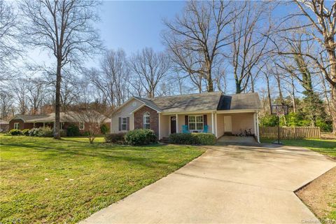 914 Woodside Drive