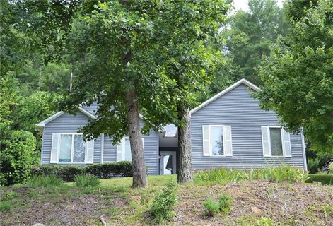 250 Doe Run sold home in River Glen, Morganton, NC