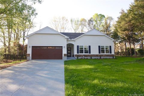 3652 Chiswick Court sold home in Cedar Woods, Charlotte, NC