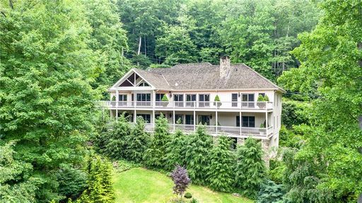 1005 Evergreen Drive sold home in Hound Ears, Boone, NC