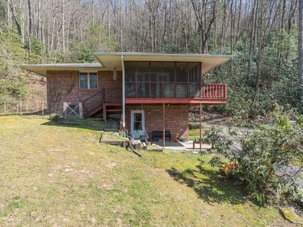 190 Pisgah Shadows Road sold home in Pisgah Shadows, Hendersonville, NC