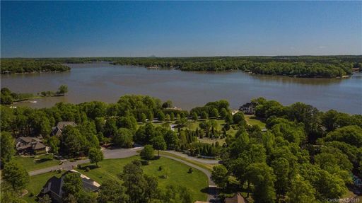 5323 Masons Ferry Road sold home in Masons Crossing, Lake Wylie, SC