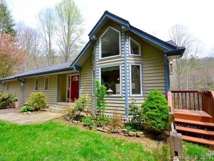 19 Indian Falls Road sold home in Indian Falls Estates, Asheville, NC