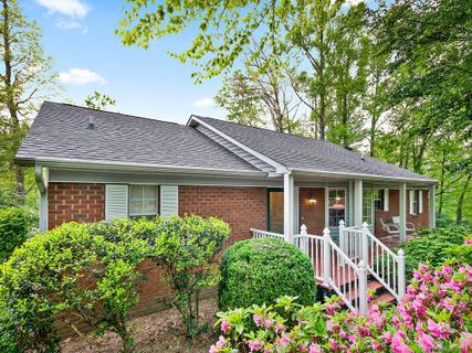 800 Summit Farm Lane