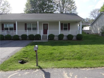 77 E Meadow Lane