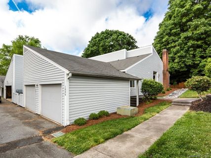 1604 Hollow Drive