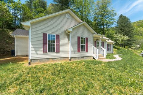 33 Forest Valley Road sold home in Parkway Forest, Sylva, NC