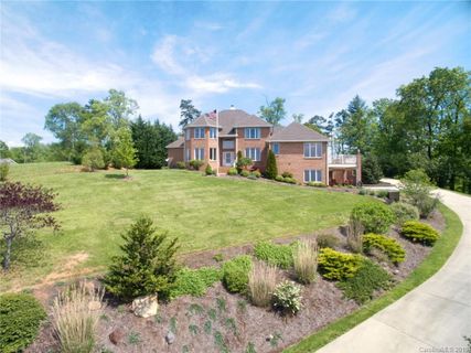 153 Mills Place sold home in Barebridge Hills, Asheville, NC