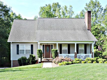 1002 4th Street sold home in Brentwood, Conover, NC