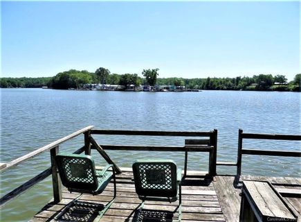 427 Cliffview Drive sold home in High Rock Lake, Lexington, NC