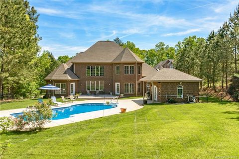 1050 Rolling Park Lane