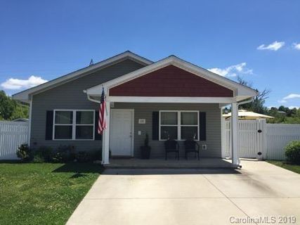 135 Volunteer Way Drive sold home in Dodd Meadows, East Flat Rock, NC