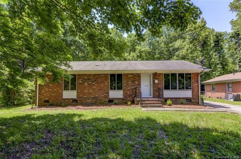 3948 Colebrook Road sold home in Colebrook, Charlotte, NC