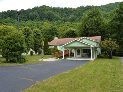 90 Whitewater Drive sold home in Whitewater Estates, Maggie Valley, NC