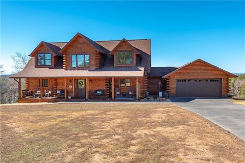 132 Edgewater Court