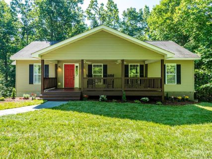 126 Jeter Mountain Terrace sold home in Jeter Mtn Terrace, Hendersonville, NC