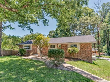 435 Hillcrest Circle