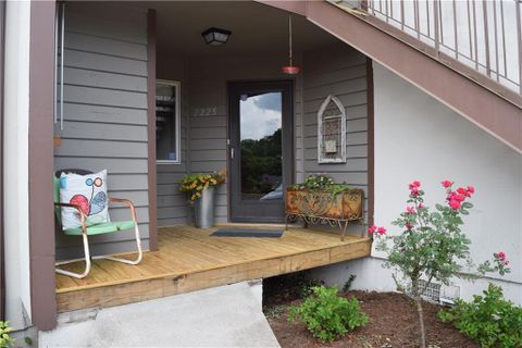 2225 6th Street 13 sold home in Mallard Cove, Hickory, NC