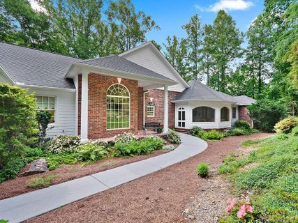 135 Connemara Overlook Drive sold home in Trenholm Woods, Hendersonville, NC
