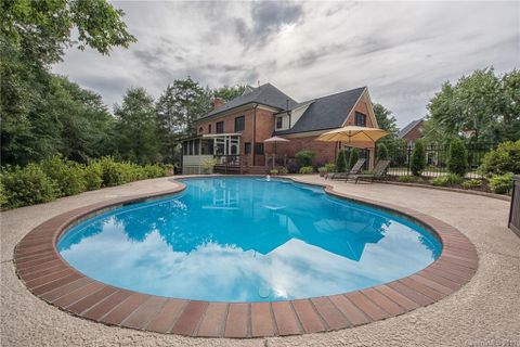 10707 Maryfield Lane sold home in Berwick, Charlotte, NC