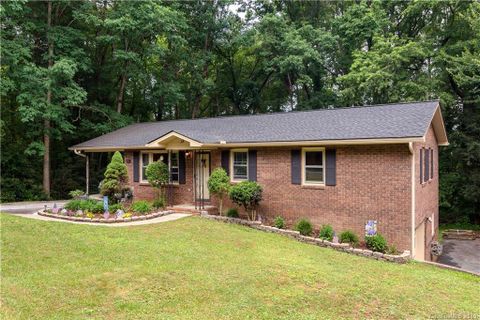 15 Horseshoe Drive sold home in Town And Country Estates, Hendersonville, NC