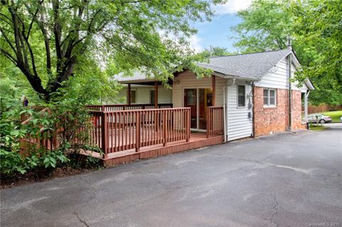 12 Starmount Drive