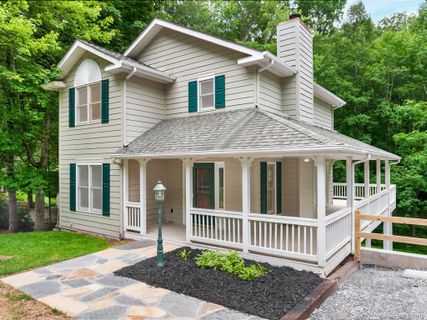 218 Junaluska Oaks Drive sold home in Junaluska Oaks, Waynesville, NC