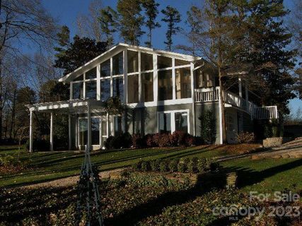 135 Shortsail Road
