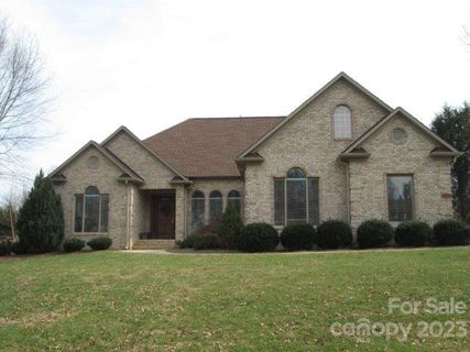 1117 Hillcrest Drive