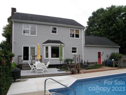 204 Gallarie Place