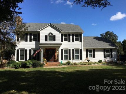 103 Deerfield Circle North