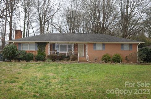 905 Rowan Circle