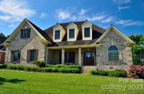 1204 Edgewater Court