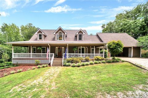 1095 Saddle Drive