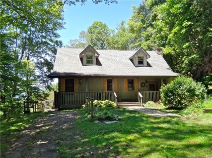 323 Hyacinth Drive sold home in The Ridge at Sunset Heights, Clyde, NC