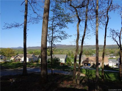 137 Iron Gate Court sold home in Blacksmith Run, Hendersonville, NC