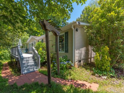 55 Farmstead Road sold home in Farmstead, Leicester, NC