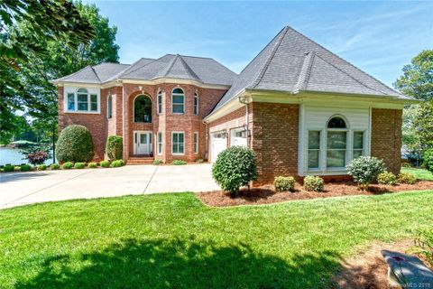 2730 Harbour Pointe Court sold home in Lakepointe, Sherrills Ford, NC