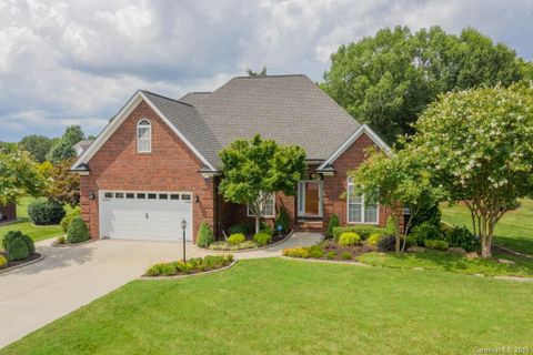 4711 Sherborne Drive sold home in Clare Haven, Harrisburg, NC