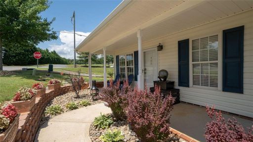 405 Eastway Lane