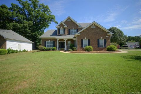 8721 Hambright Road sold home in Hambright Woods, Huntersville, NC