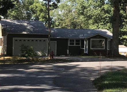2101 Woodcroft Lane