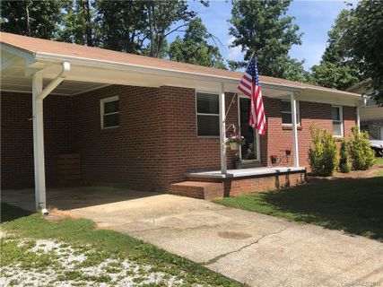 16 Woodhaven Drive sold home in Mountain Heights, Arden, NC