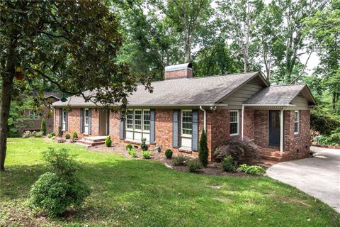 1034 15th Avenue sold home in Forest Park, Hickory, NC